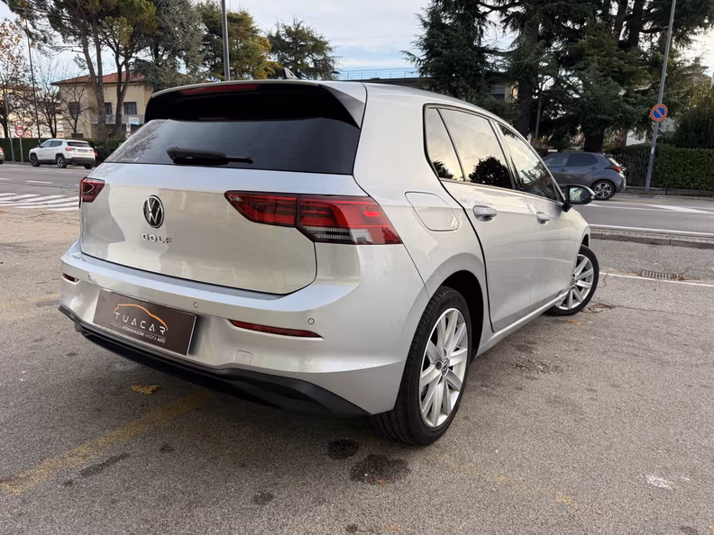 Volkswagen Golf - 6