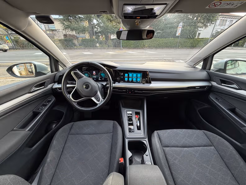 Volkswagen Golf - 32