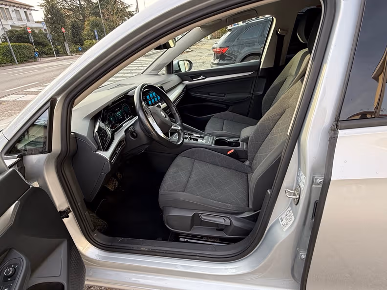 Volkswagen Golf - 11