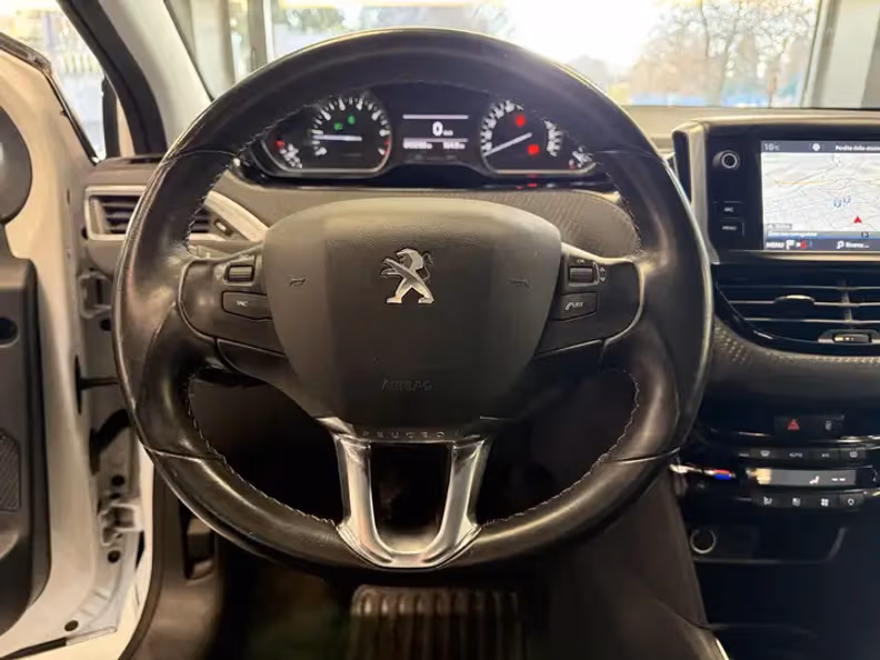 Peugeot 208 - 13