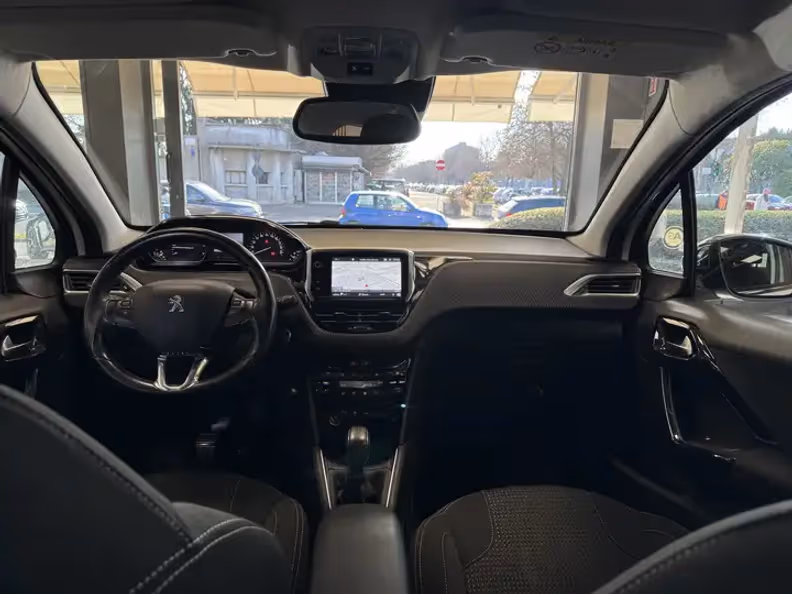 Peugeot 208 - 11