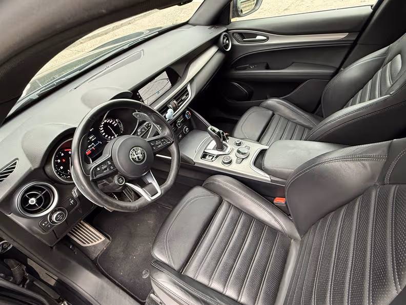 Alfa Romeo Stelvio - 11