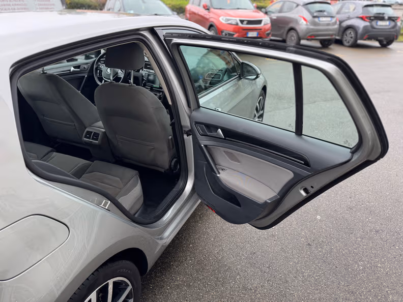 Volkswagen Golf - 25