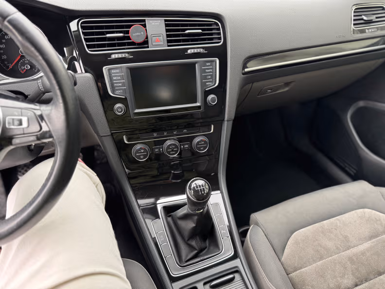 Volkswagen Golf - 17