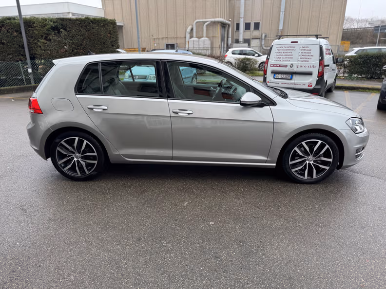 Volkswagen Golf - 6