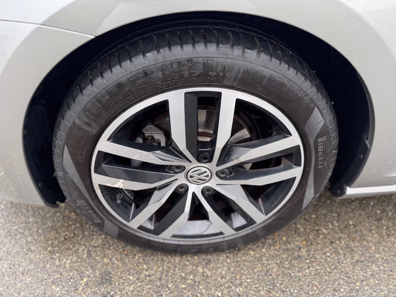 Volkswagen Golf - 10