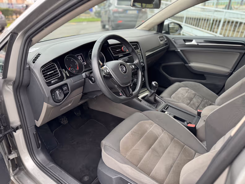 Volkswagen Golf - 18