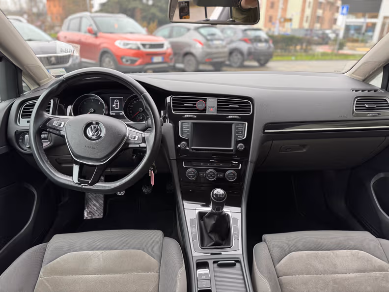 Volkswagen Golf - 16