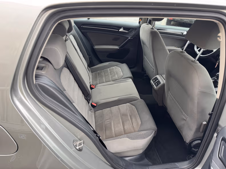 Volkswagen Golf - 24