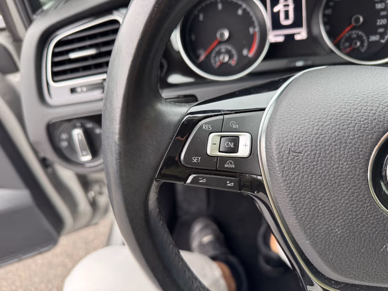 Volkswagen Golf - 14