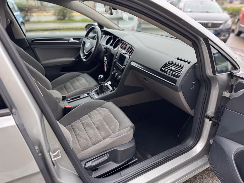 Volkswagen Golf - 19