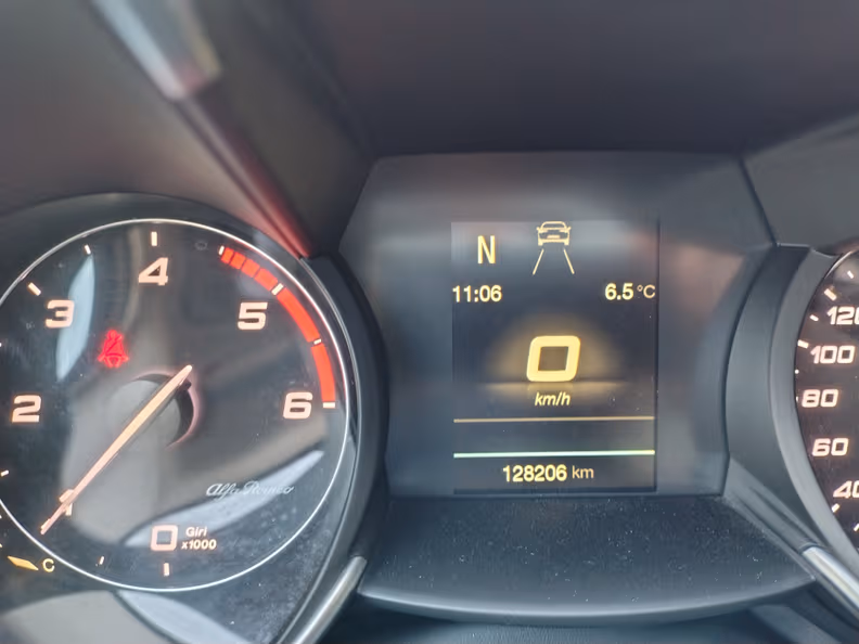 Alfa Romeo Giulia - 36