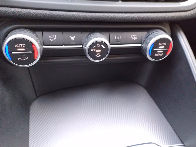 Alfa Romeo Giulia - 37