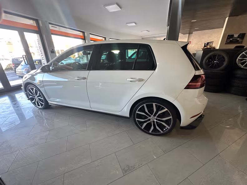 Volkswagen Golf - 2