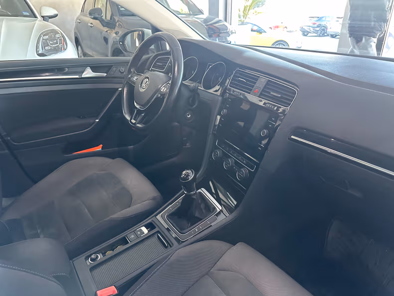 Volkswagen Golf - 11