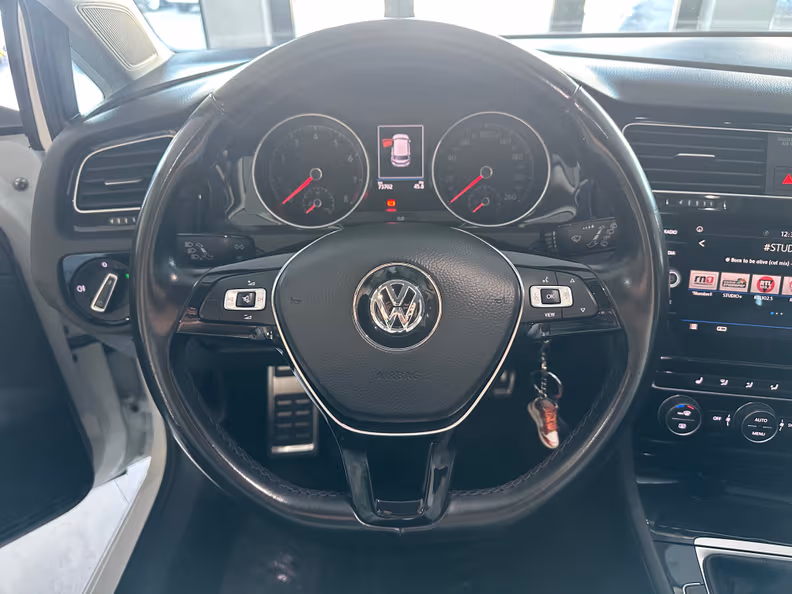 Volkswagen Golf - 9