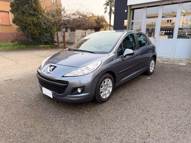 Peugeot 207 - 1