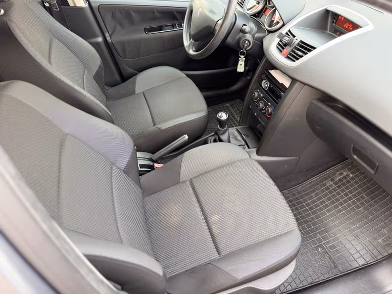 Peugeot 207 - 26