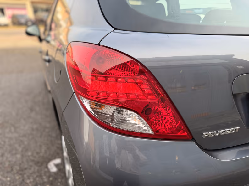 Peugeot 207 - 12