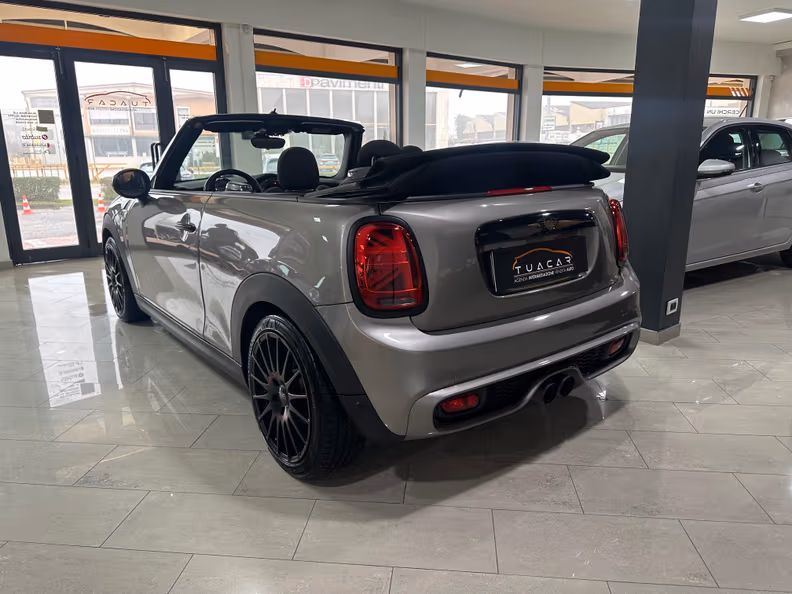 Mini Convertible - 3