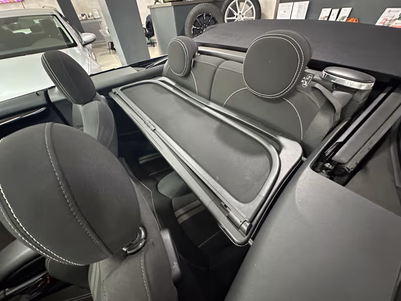 Mini Convertible - 12