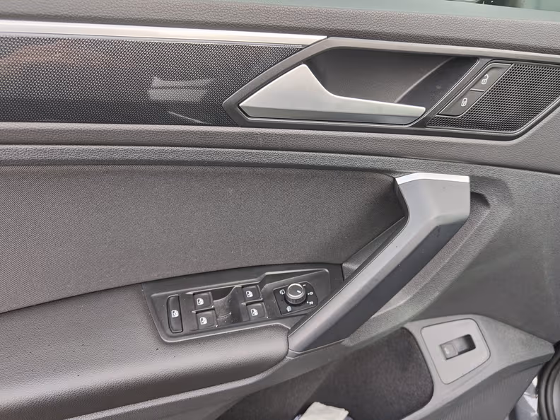 Volkswagen Tiguan - 23