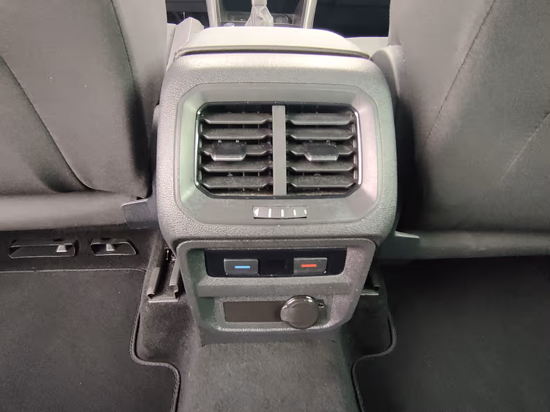 Volkswagen Tiguan - 26