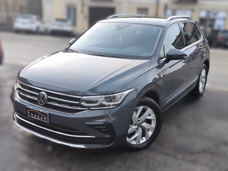 Volkswagen Tiguan - 1
