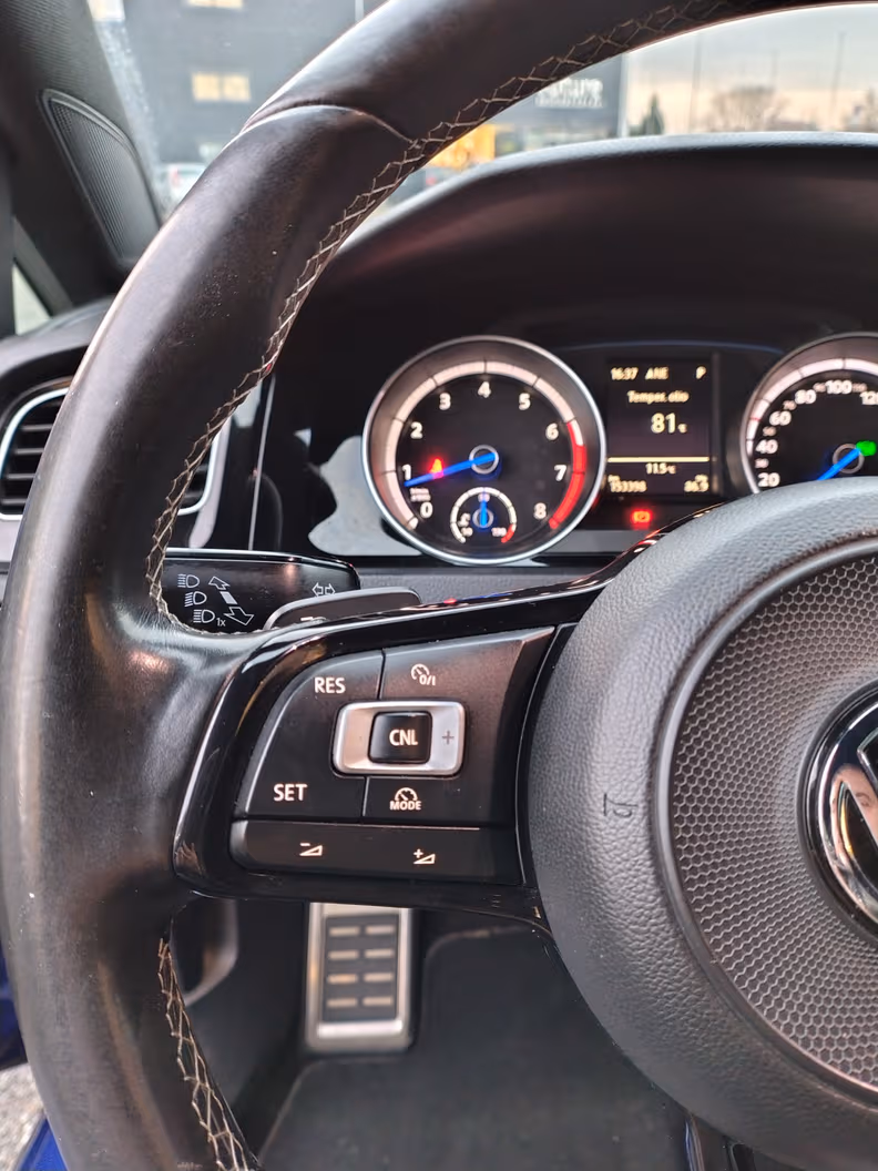 Volkswagen Golf - 15