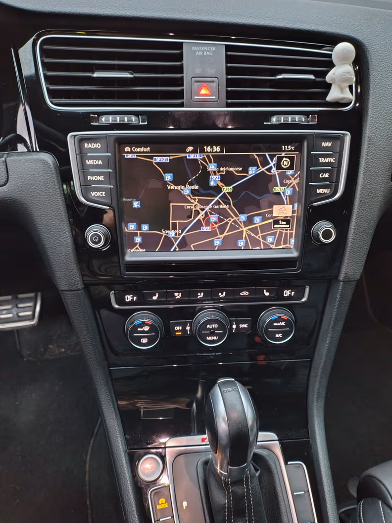 Volkswagen Golf - 11