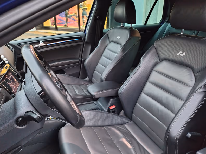 Volkswagen Golf - 22