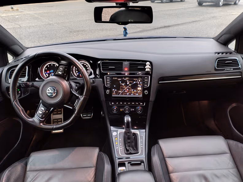 Volkswagen Golf - 10