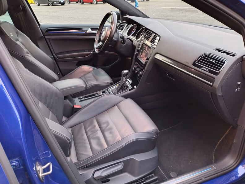 Volkswagen Golf - 28