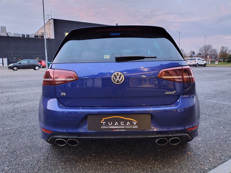 Volkswagen Golf - 6