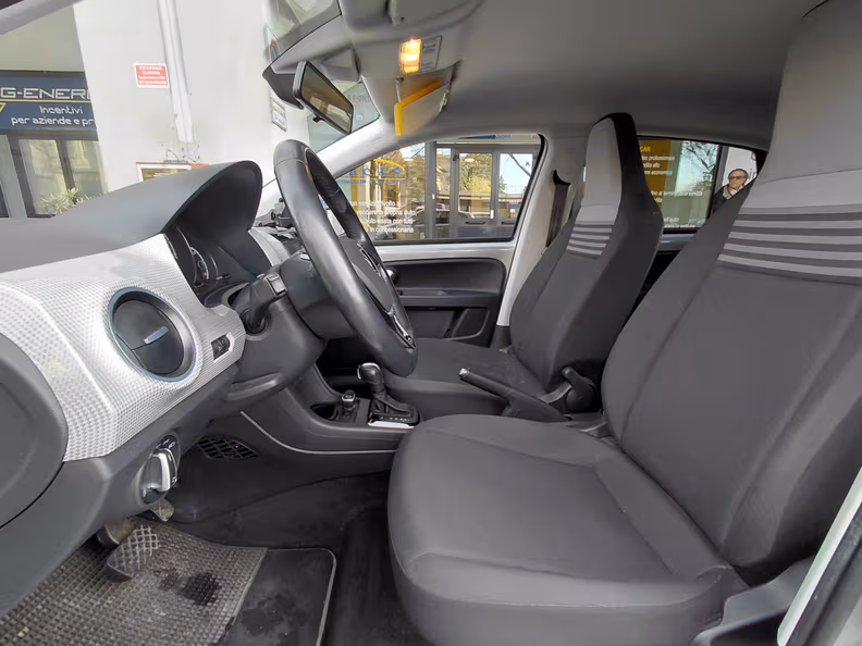 Volkswagen UP! - 9