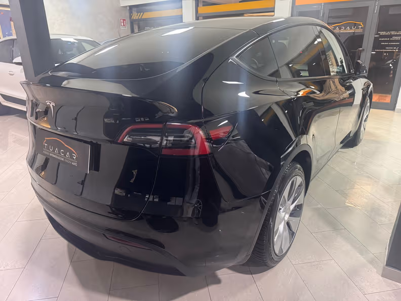 Tesla Model Y - 6