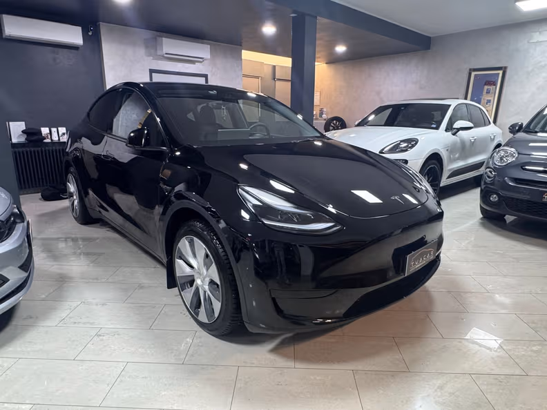 Tesla Model Y - 2