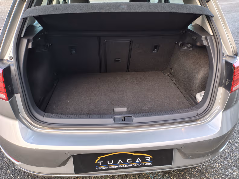 Volkswagen Golf - 33