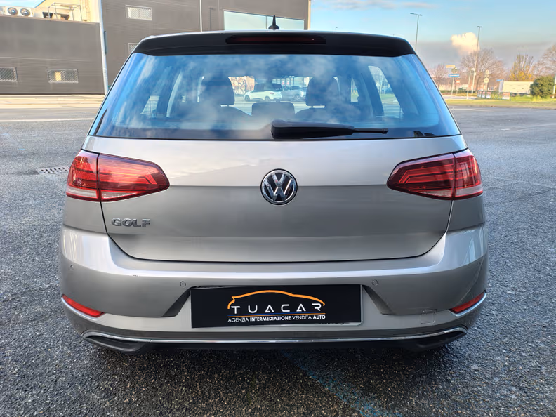 Volkswagen Golf - 6