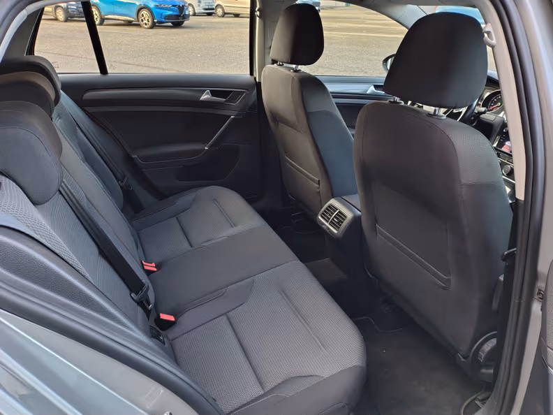 Volkswagen Golf - 26
