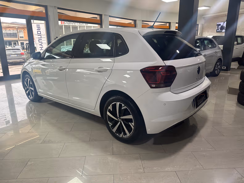Volkswagen Polo - 2